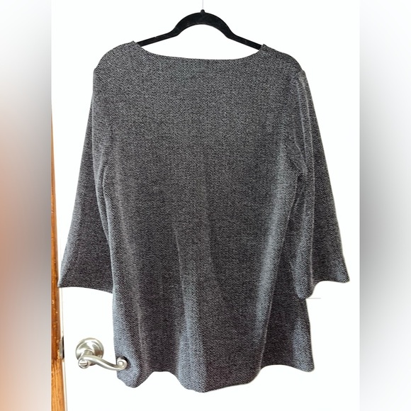 Chico's Elegant Pull Over Herringbone Knit Top Size 2 - Picture 3 of 3